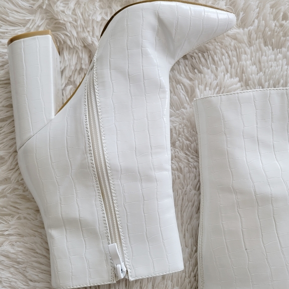 PrettyLittleThing White Faux Snakeskin Print Ankle Boots - Picture 6 of 11